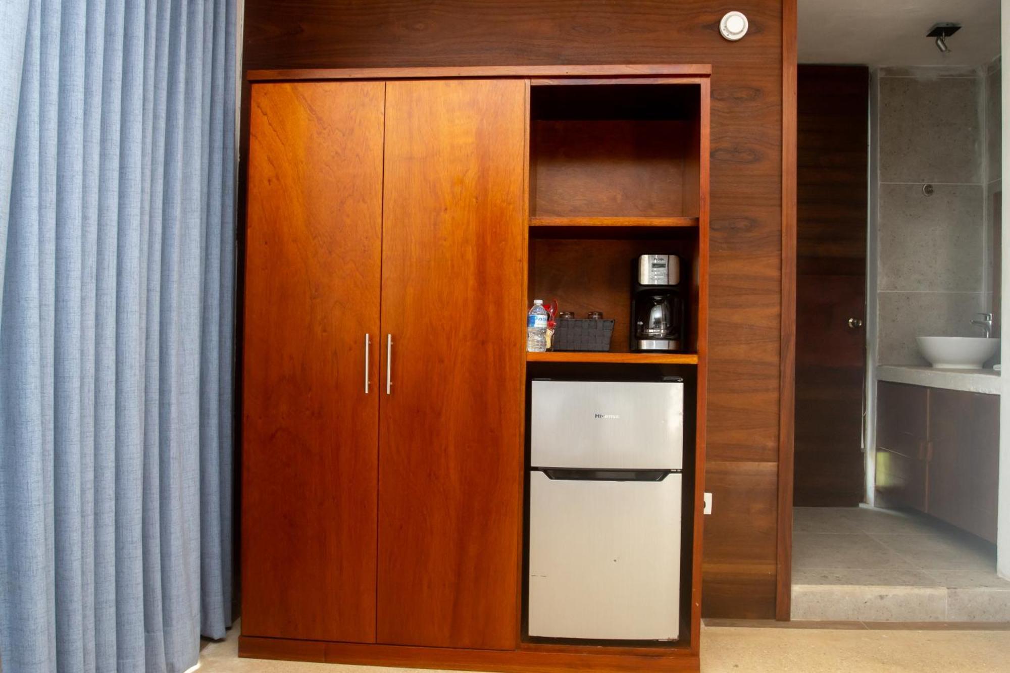 Hotel Casa Tortuga Tulum - Cenotes Park Inclusive Exterior photo A hotel room with a mini-refrigerator