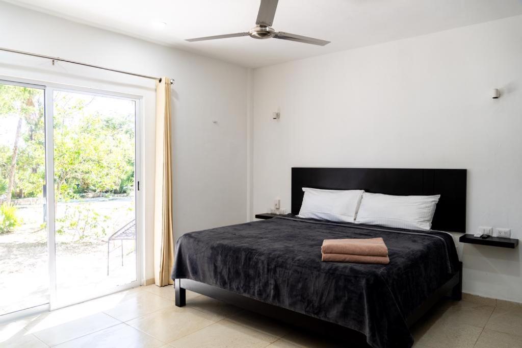 Hotel Casa Tortuga Tulum - Cenotes Park Inclusive Exterior photo A bedroom with a ceiling fan